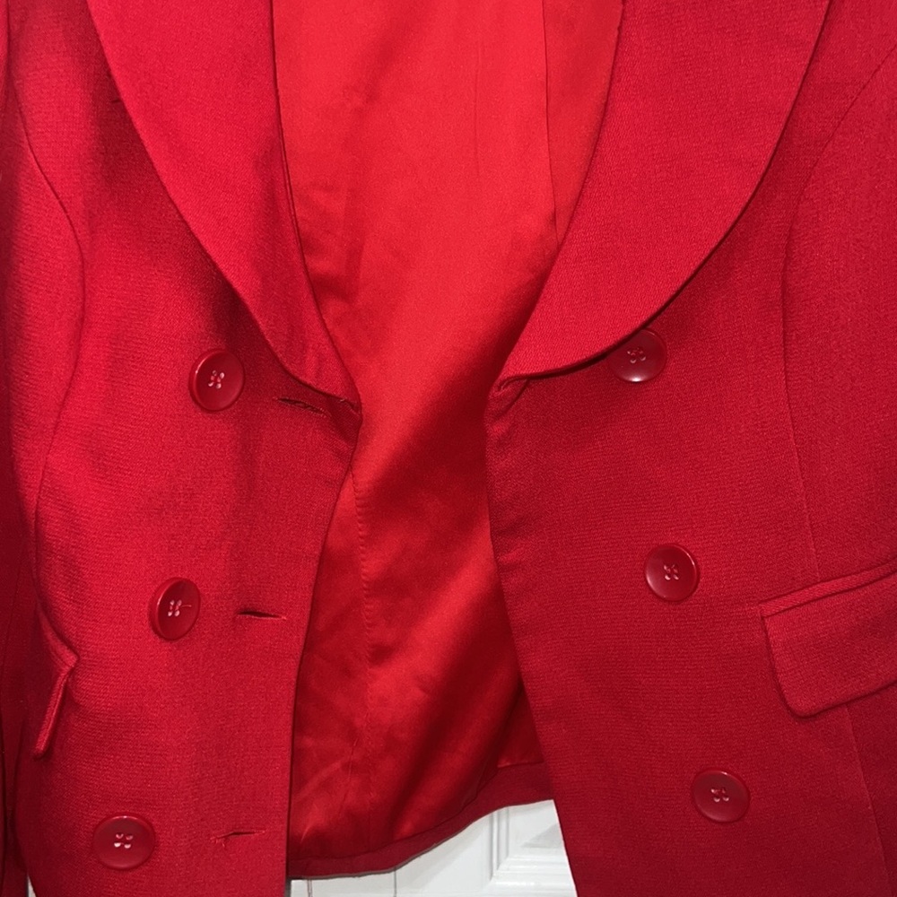 Red coat - Picture 3 of 4